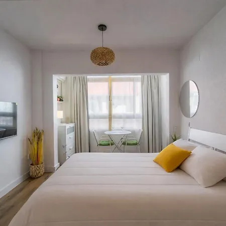 Modern 1 Min Walk To Playa Locos Торевьиа
