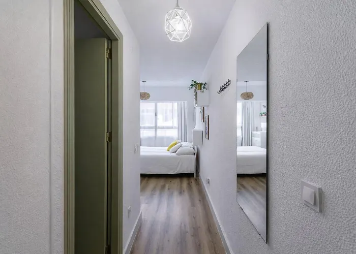 Modern 1 Min Walk To Playa Locos Apartment