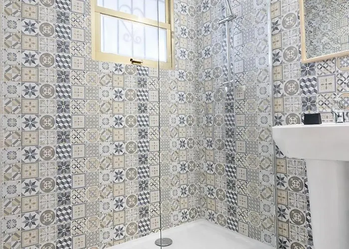 Modern 1 Min Walk To Playa Locos